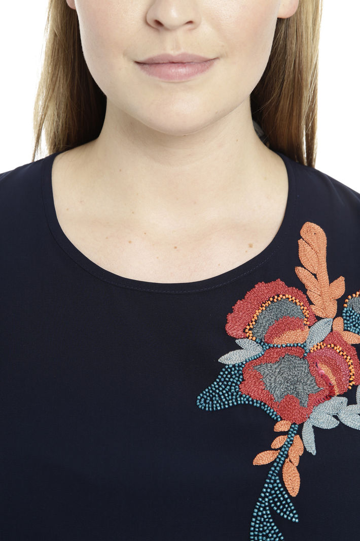 Blusa in crepe con ricamo Diffusione Tessile Blusa in crepe con ricamo Diffusione Tessile