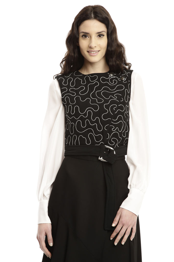 Gilet compatto con ricamo Diffusione Tessile Gilet compatto con ricamo Diffusione Tessile