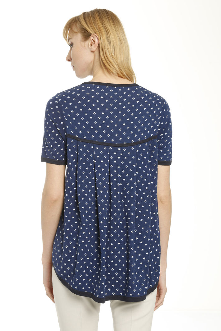 Maglia con fondo irregolare Diffusione Tessile Maglia con fondo irregolare Diffusione Tessile