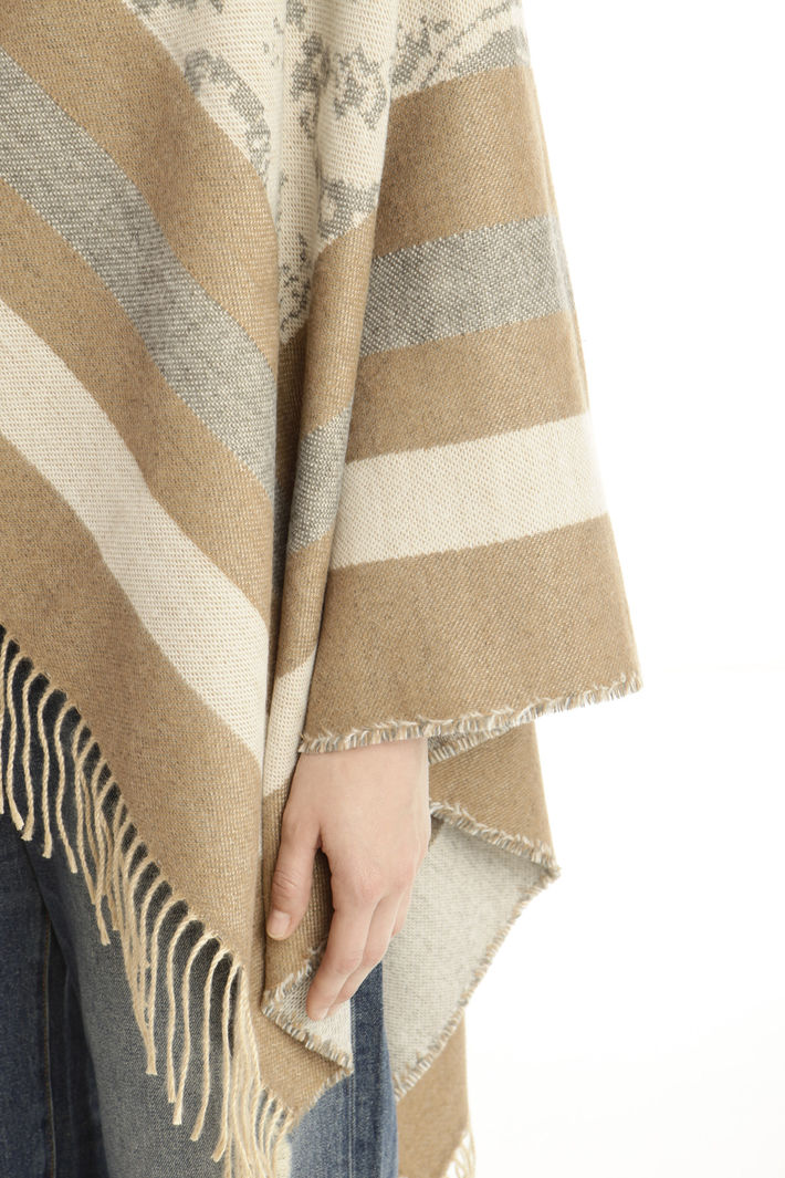 Poncho asimmetrico con frange Fashion Market Poncho asimmetrico con frange Fashion Market