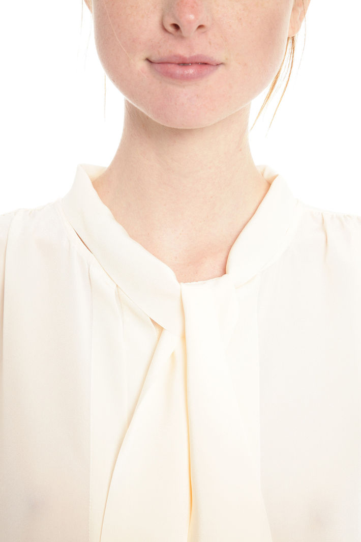 Top con scollo a sciarpa Diffusione Tessile Top con scollo a sciarpa Diffusione Tessile