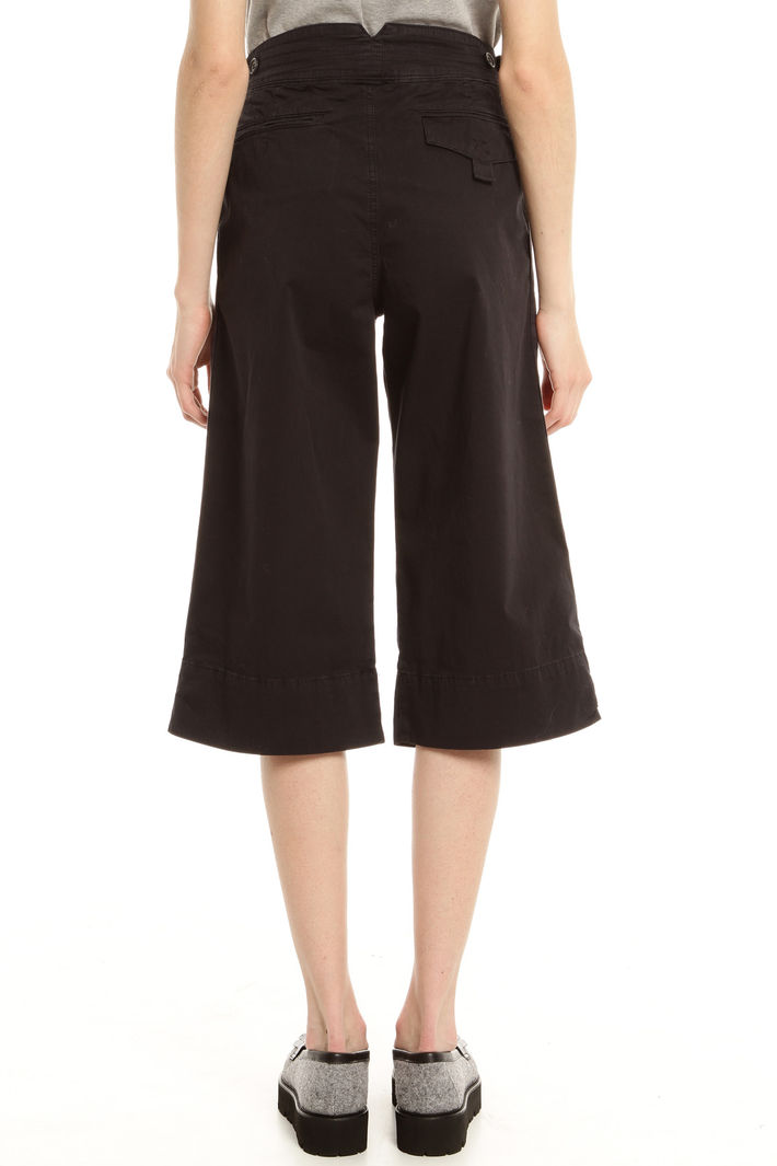Pantaloni cropped in gabardina Diffusione Tessile Pantaloni cropped in gabardina Diffusione Tessile