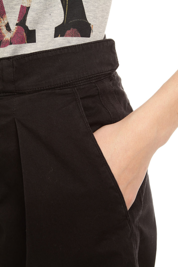 Pantaloni cropped in gabardina Diffusione Tessile Pantaloni cropped in gabardina Diffusione Tessile