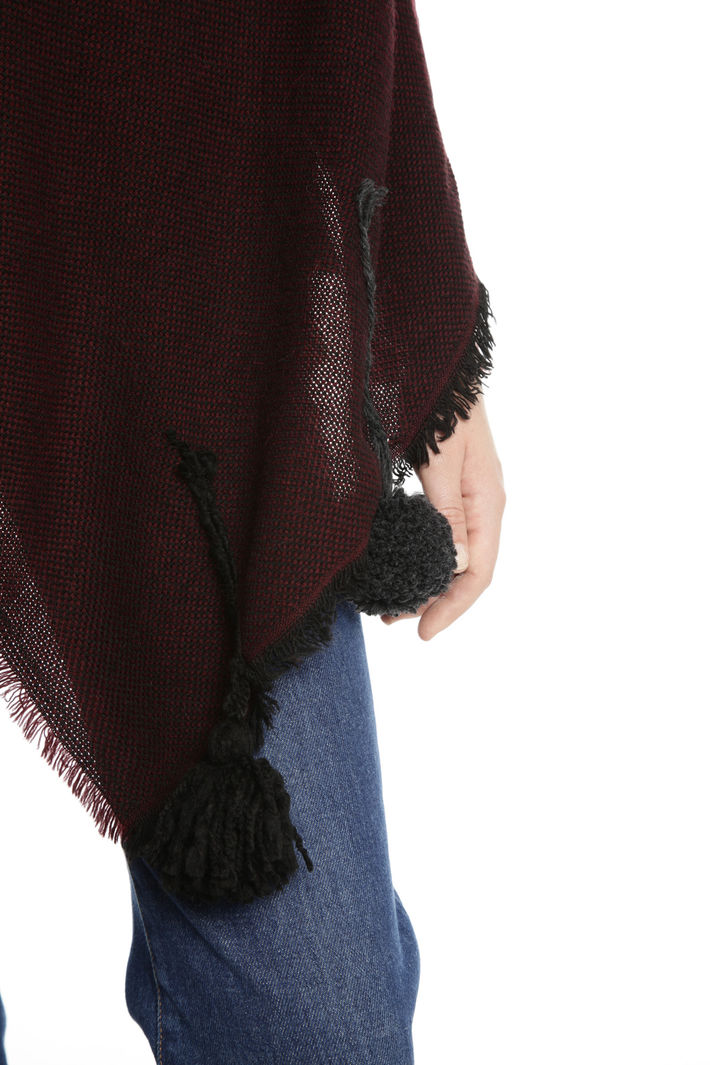 Poncho con pon pon decorativi Fashion Market Poncho con pon pon decorativi Fashion Market