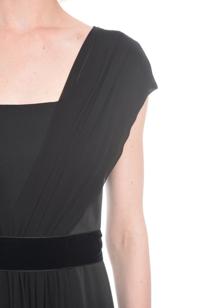 Abito lungo in satin crepe Abito lungo in satin crepe