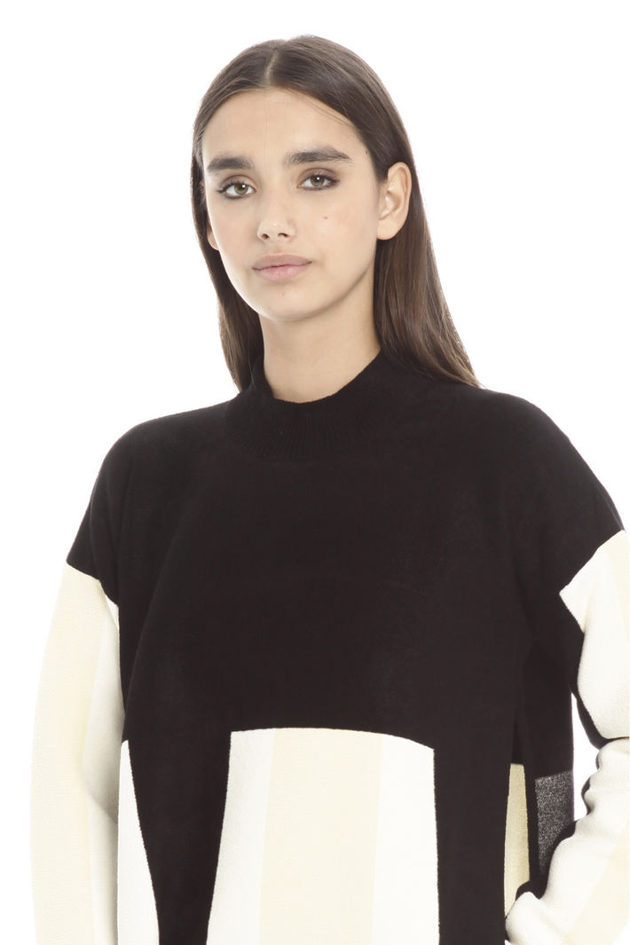 Pullover boxy con spacchi Diffusione Tessile Pullover boxy con spacchi Diffusione Tessile