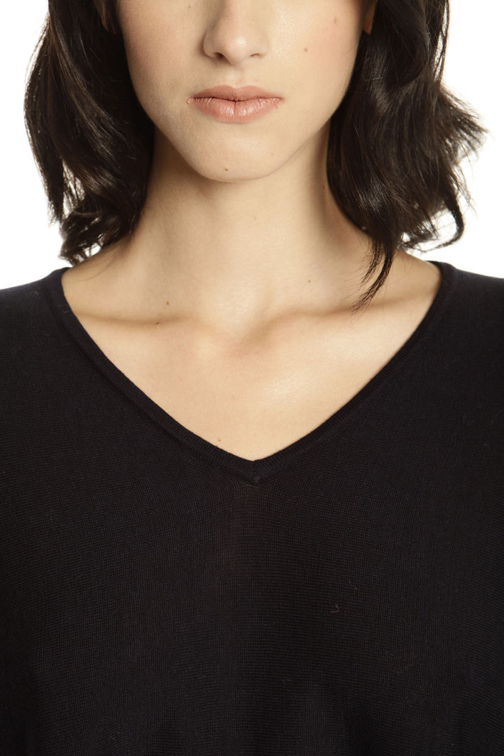 Maglia over con spacchi Diffusione Tessile Maglia over con spacchi Diffusione Tessile
