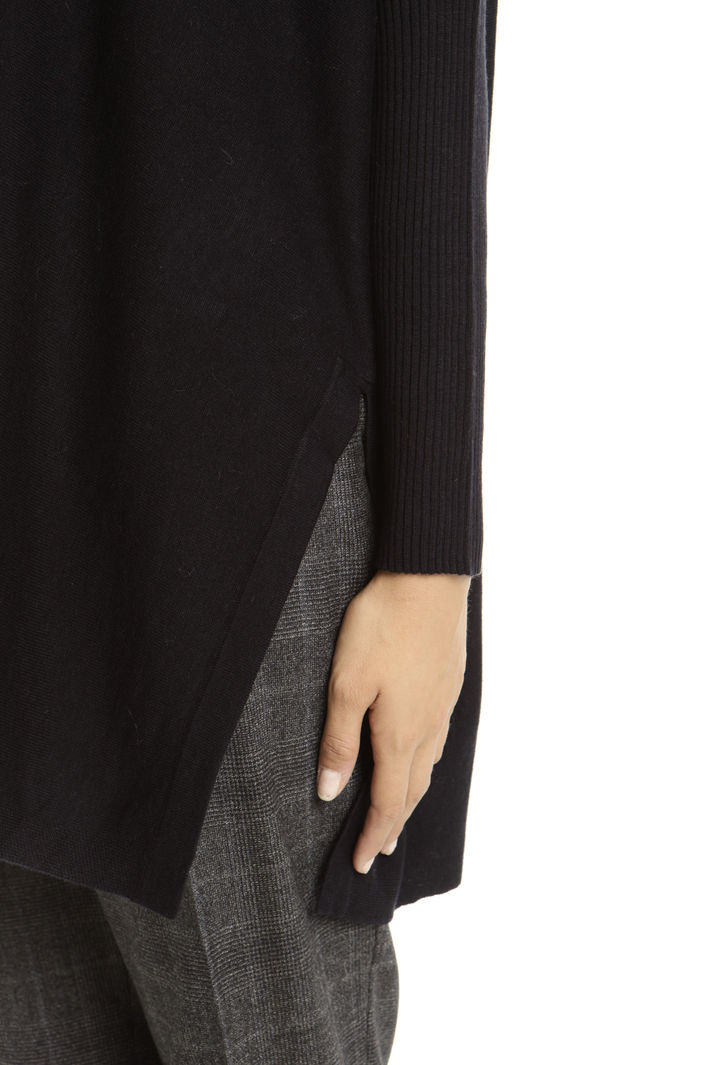 Maglia over con spacchi Diffusione Tessile Maglia over con spacchi Diffusione Tessile