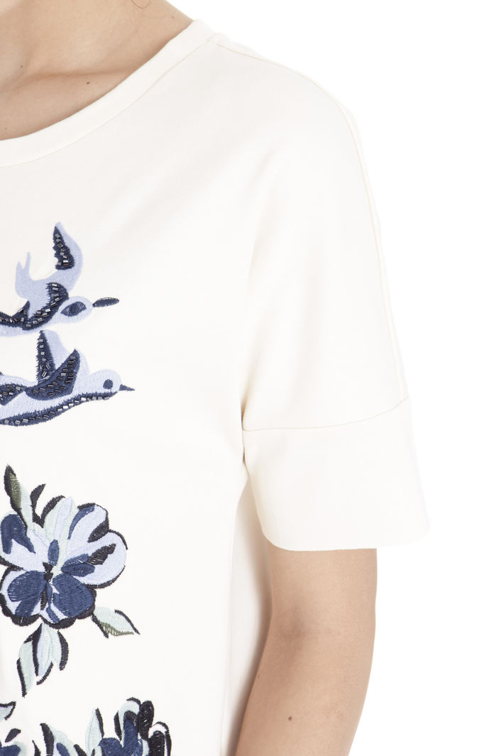 T-shirt ricamata a mano Diffusione Tessile T-shirt ricamata a mano Diffusione Tessile