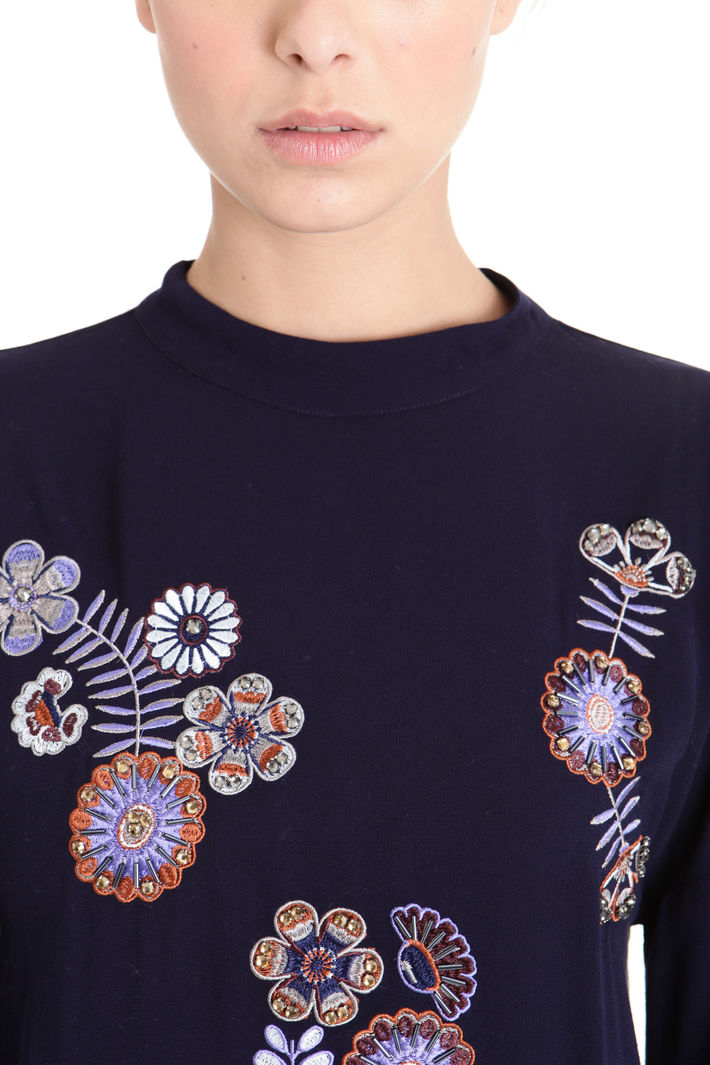 T-shirt ricamata a mano Fashion Market T-shirt ricamata a mano Fashion Market