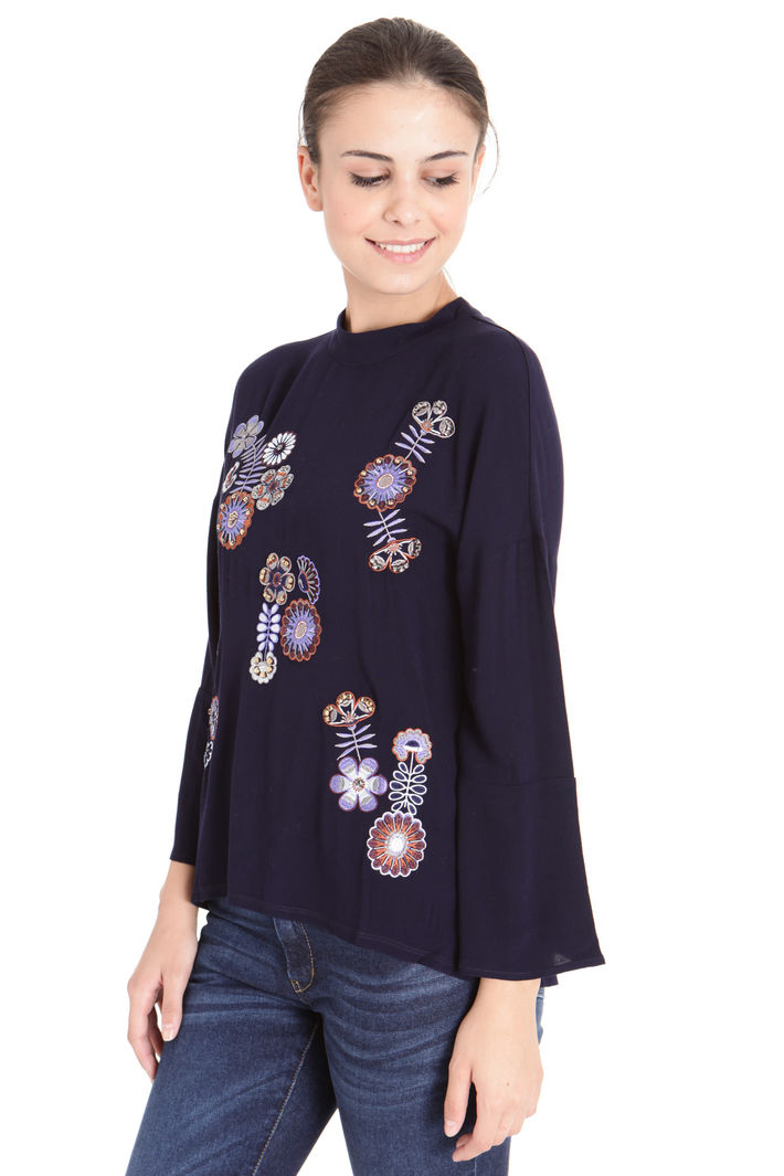 T-shirt ricamata a mano Fashion Market T-shirt ricamata a mano Fashion Market