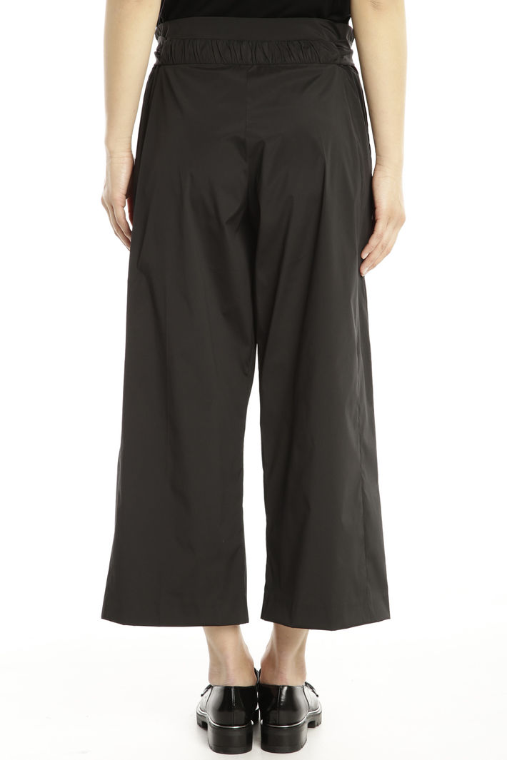 Pantalone cropped in taffetà stretch Diffusione Tessile Pantalone cropped in taffetà stretch Diffusione Tessile
