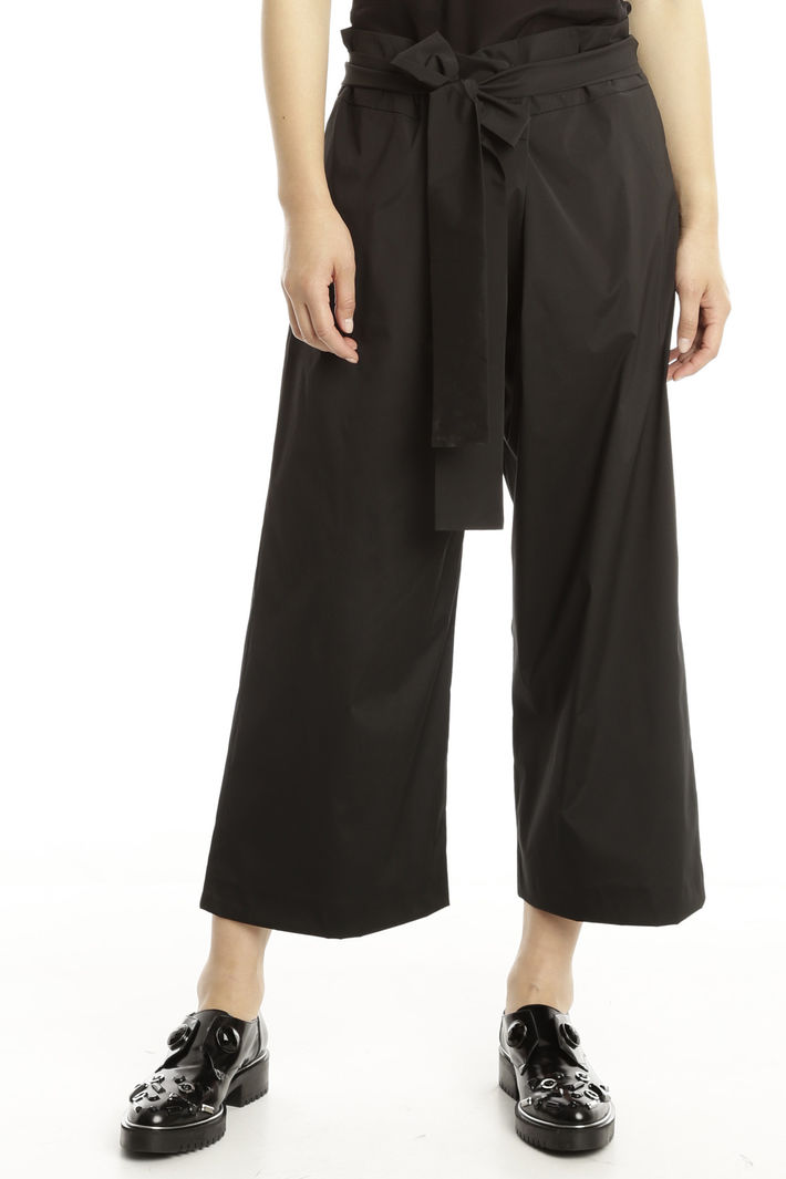 Pantalone cropped in taffetà stretch Diffusione Tessile Pantalone cropped in taffetà stretch Diffusione Tessile