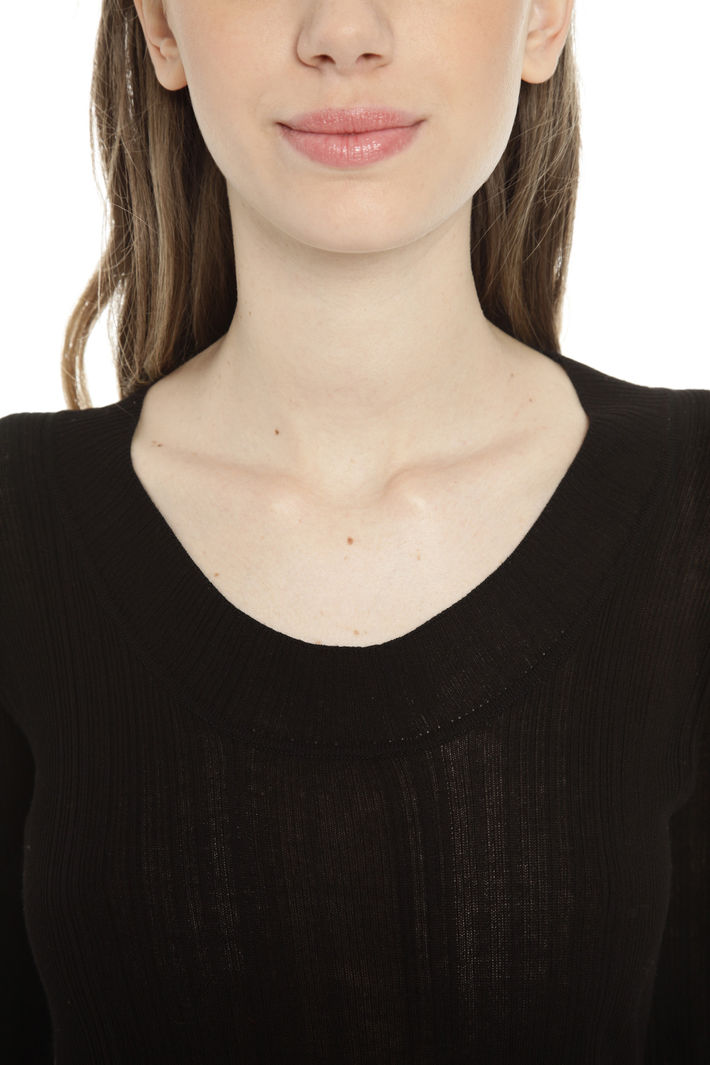 Top con fiocco laterale Top con fiocco laterale