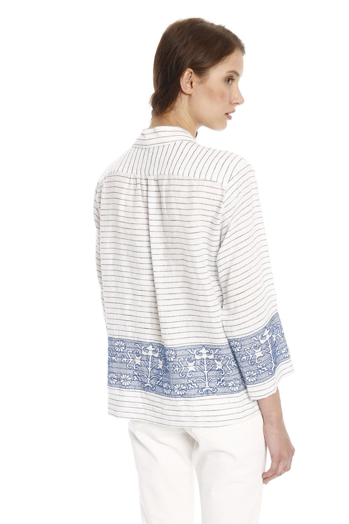 Blusa boxy con ricami Intrend Blusa boxy con ricami Intrend