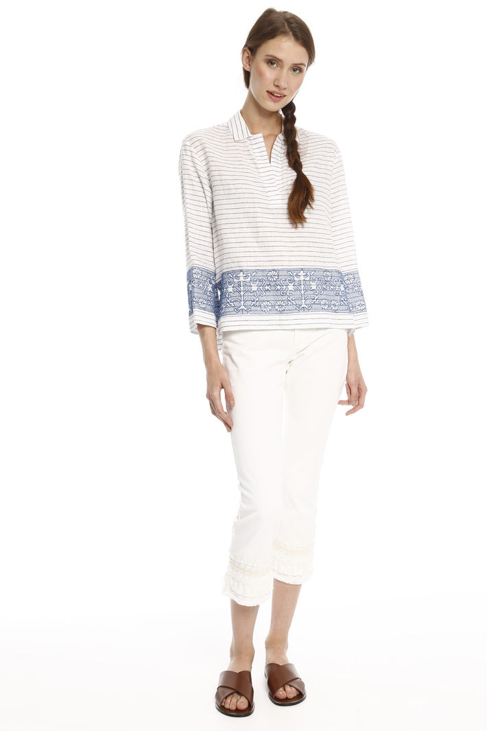 Blusa boxy con ricami Intrend Blusa boxy con ricami Intrend