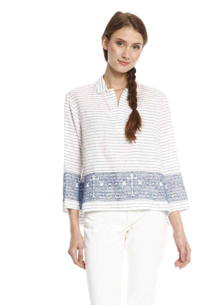 Blusa boxy con ricami Intrend Blusa boxy con ricami Intrend