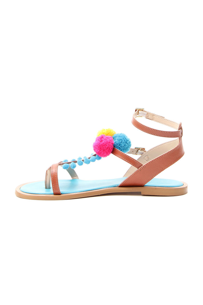 Sandali flat con pon-pon Intrend Sandali flat con pon-pon Intrend