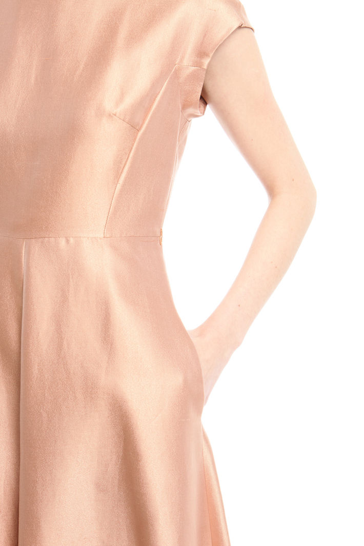 Abito lungo in shantung Intrend Abito lungo in shantung Intrend