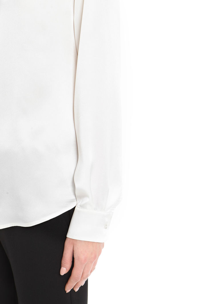 Blusa in raso con fiocco Intrend Blusa in raso con fiocco Intrend