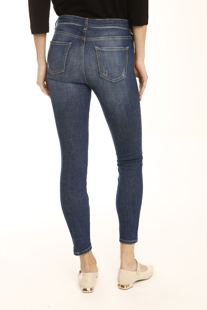 Jeans aderenti con strappo Diffusione Tessile Jeans aderenti con strappo Diffusione Tessile