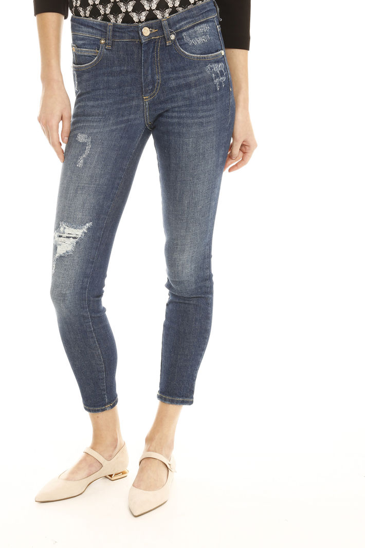 Jeans aderenti con strappo Diffusione Tessile Jeans aderenti con strappo Diffusione Tessile
