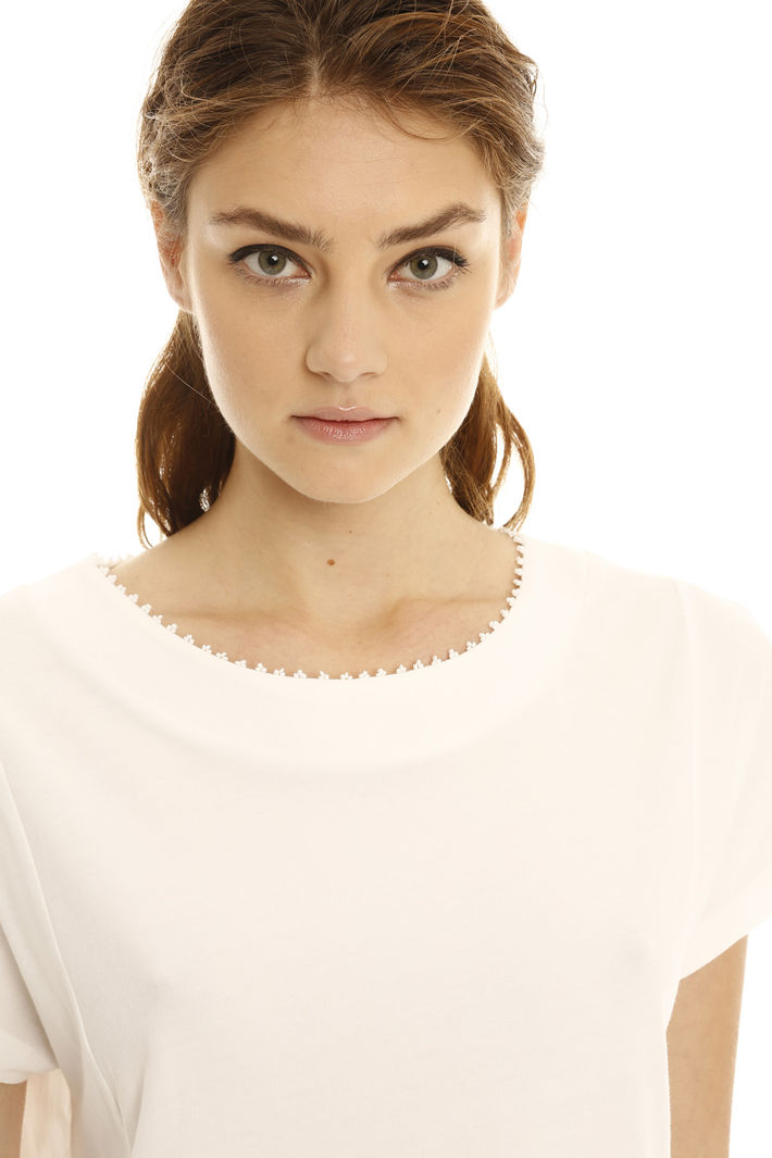 T-shirt con microperline Intrend T-shirt con microperline Intrend