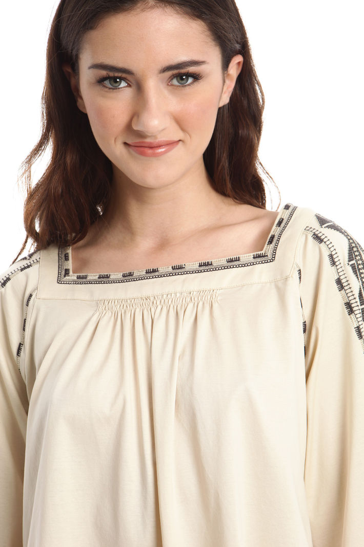 Top con ricami e nappine Diffusione Tessile Top con ricami e nappine Diffusione Tessile
