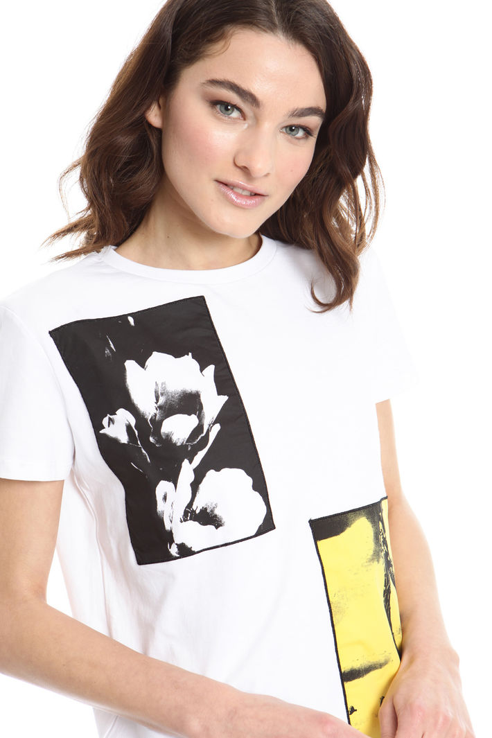 T-shirt con ricami applicati Intrend T-shirt con ricami applicati Intrend