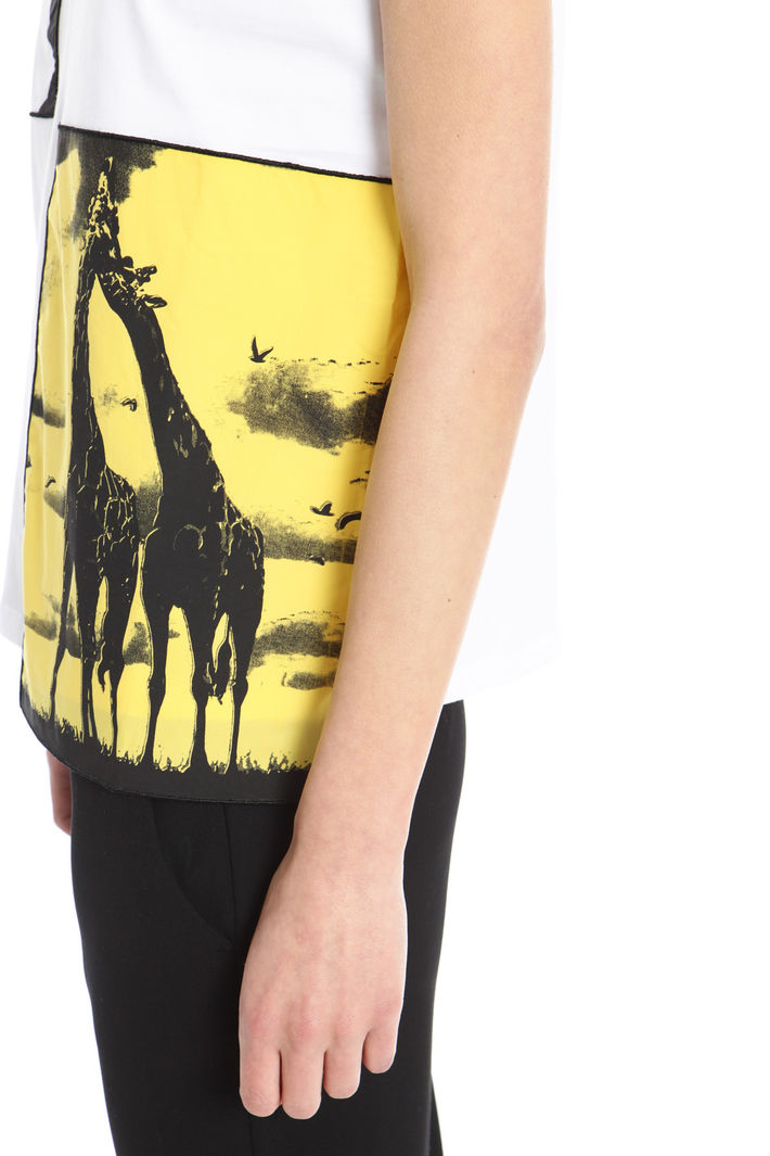 T-shirt con ricami applicati Intrend T-shirt con ricami applicati Intrend