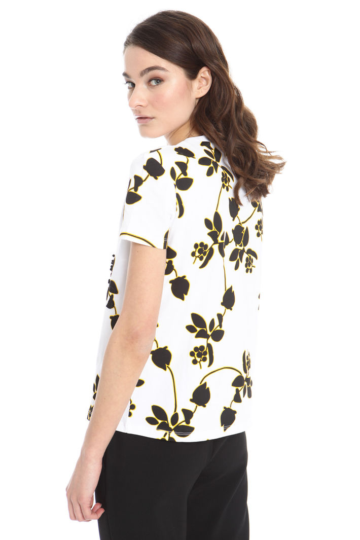 T-shirt con ricami applicati Intrend T-shirt con ricami applicati Intrend