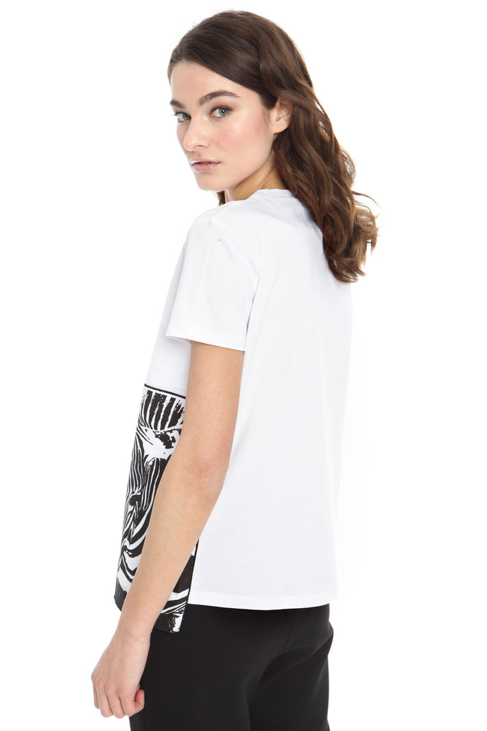 T-shirt con ricami applicati Intrend T-shirt con ricami applicati Intrend