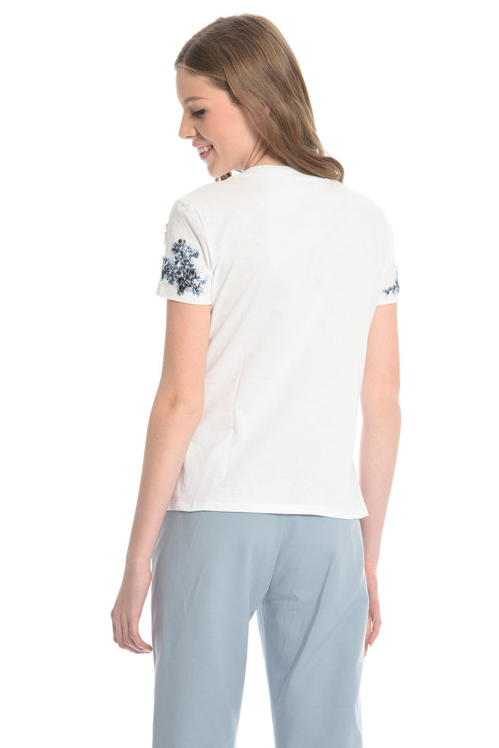 T-shirt con ricami floreali Fashion Market T-shirt con ricami floreali Fashion Market