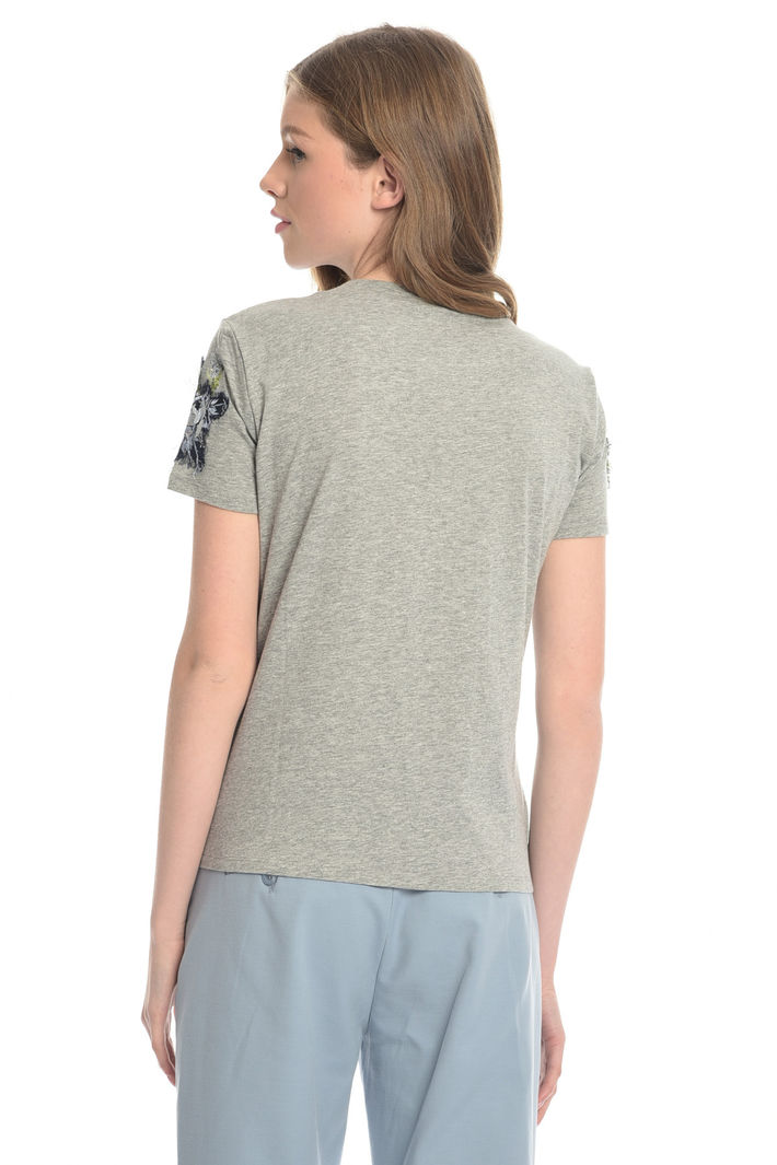T-shirt con ricami floreali Diffusione Tessile T-shirt con ricami floreali Diffusione Tessile