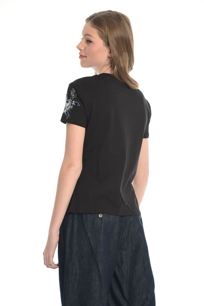 T-shirt con ricami floreali Fashion Market T-shirt con ricami floreali Fashion Market
