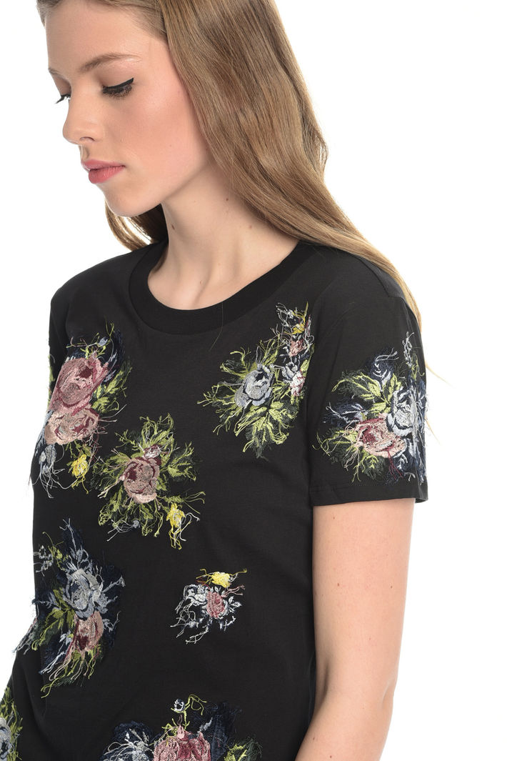 T-shirt con ricami floreali Fashion Market T-shirt con ricami floreali Fashion Market