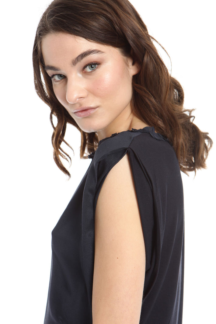 Top con piccoli strass ricamati Fashion Market Top con piccoli strass ricamati Fashion Market