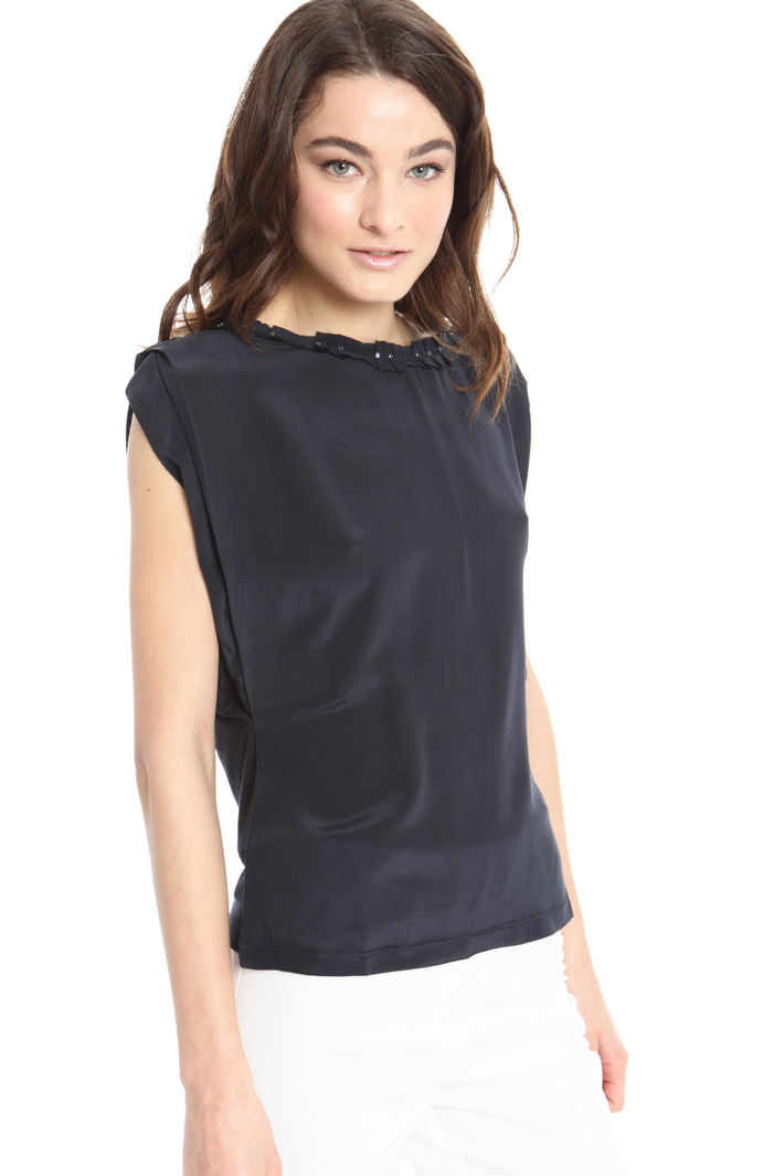 Top con piccoli strass ricamati Fashion Market Top con piccoli strass ricamati Fashion Market