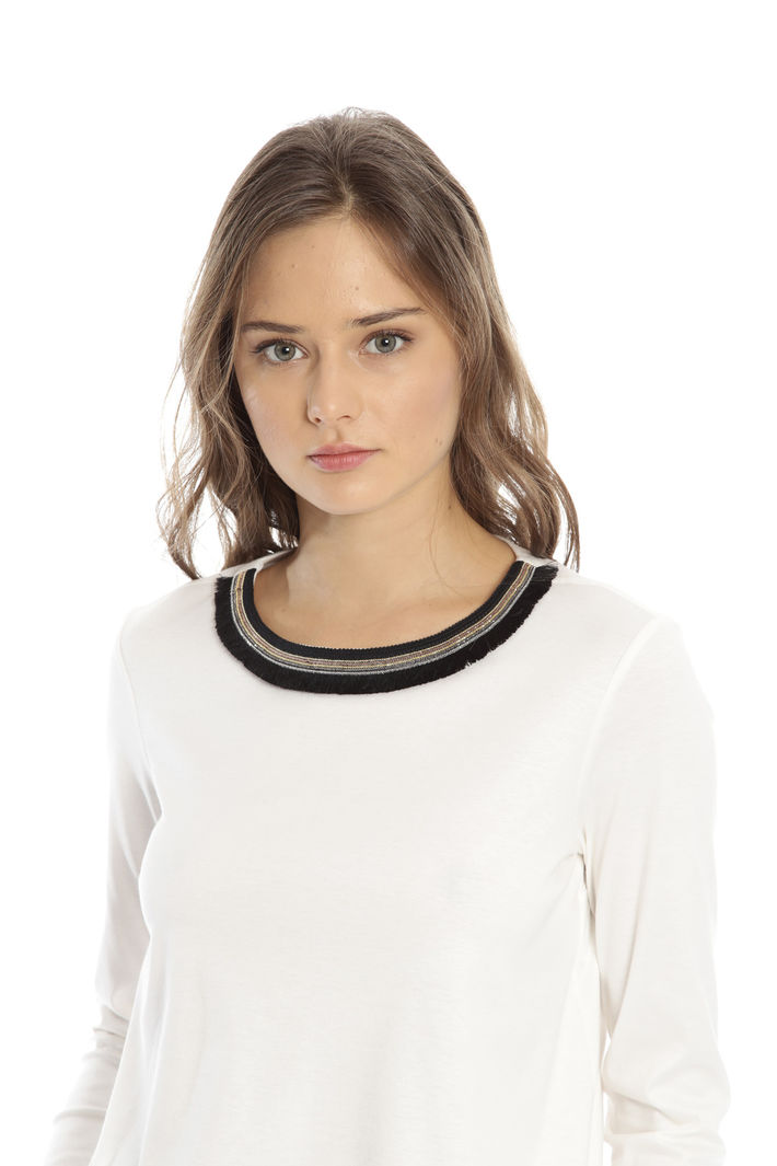 T-shirt in jersey con collier Intrend T-shirt in jersey con collier Intrend