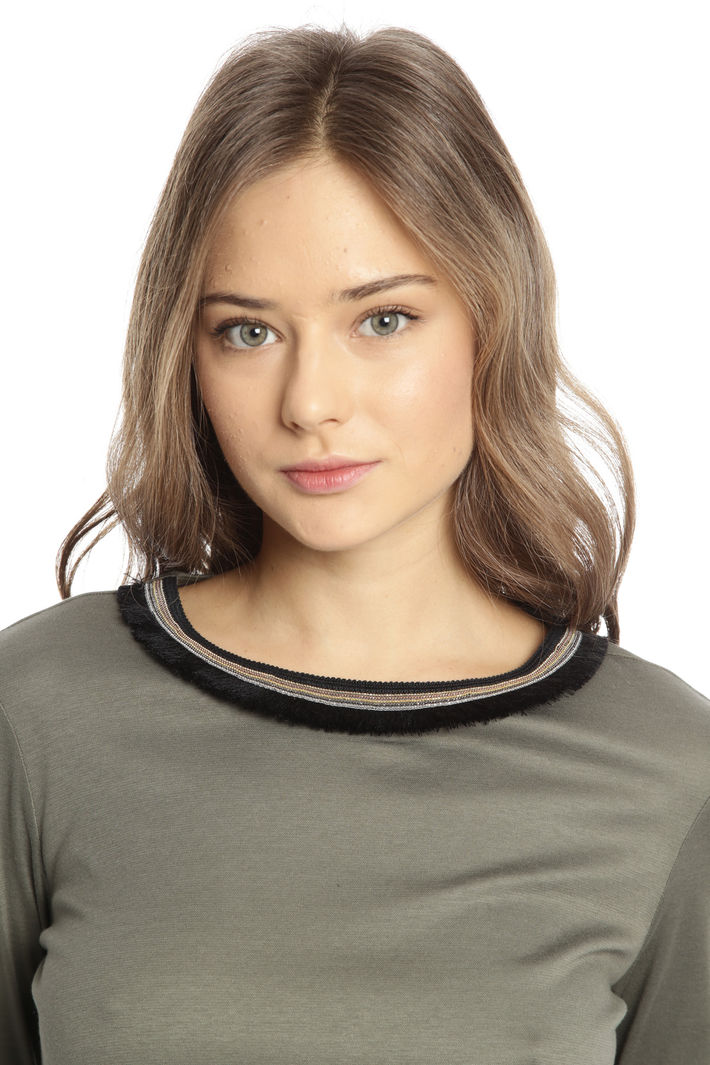 T-shirt in jersey con collier Intrend T-shirt in jersey con collier Intrend
