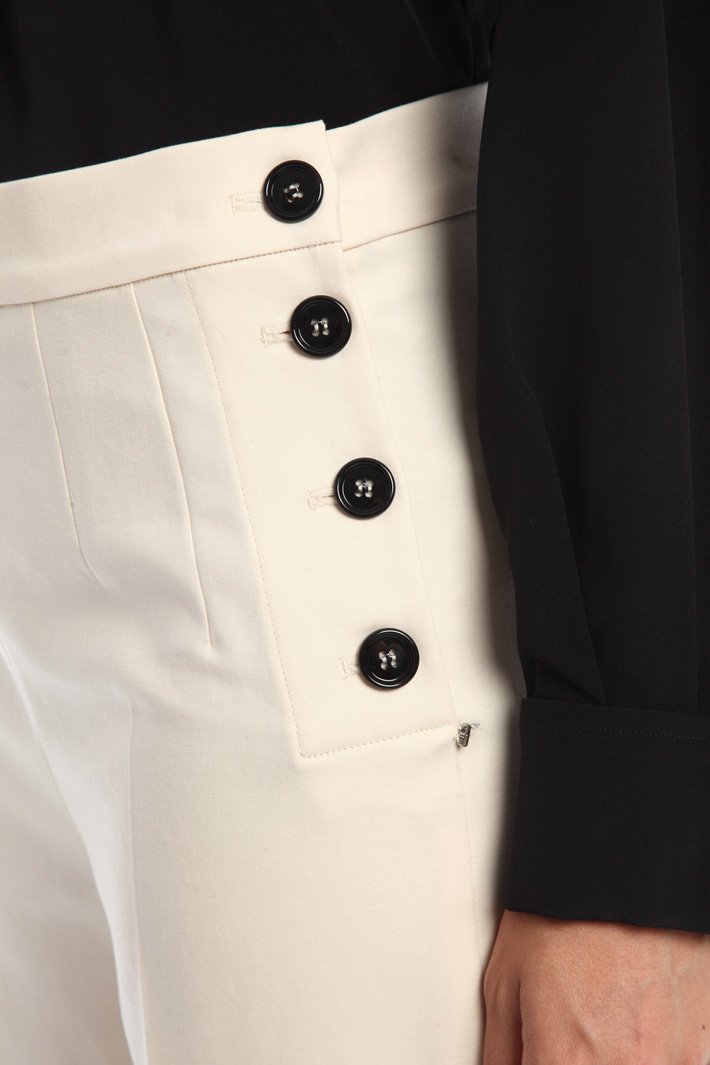 Pantaloni con bottoni Diffusione Tessile Pantaloni con bottoni Diffusione Tessile