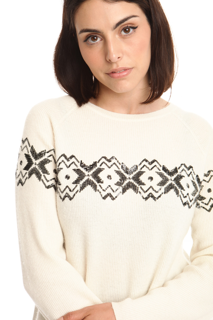 Maglia con paillettes ricamate Diffusione Tessile Maglia con paillettes ricamate Diffusione Tessile
