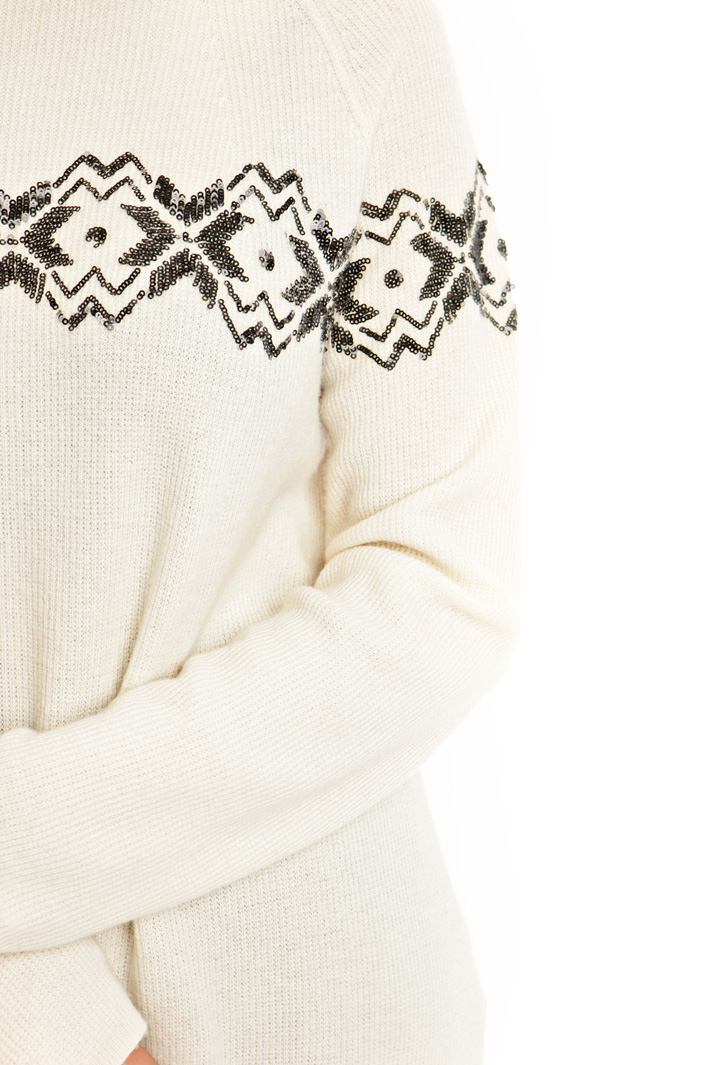Maglia con paillettes ricamate Diffusione Tessile Maglia con paillettes ricamate Diffusione Tessile