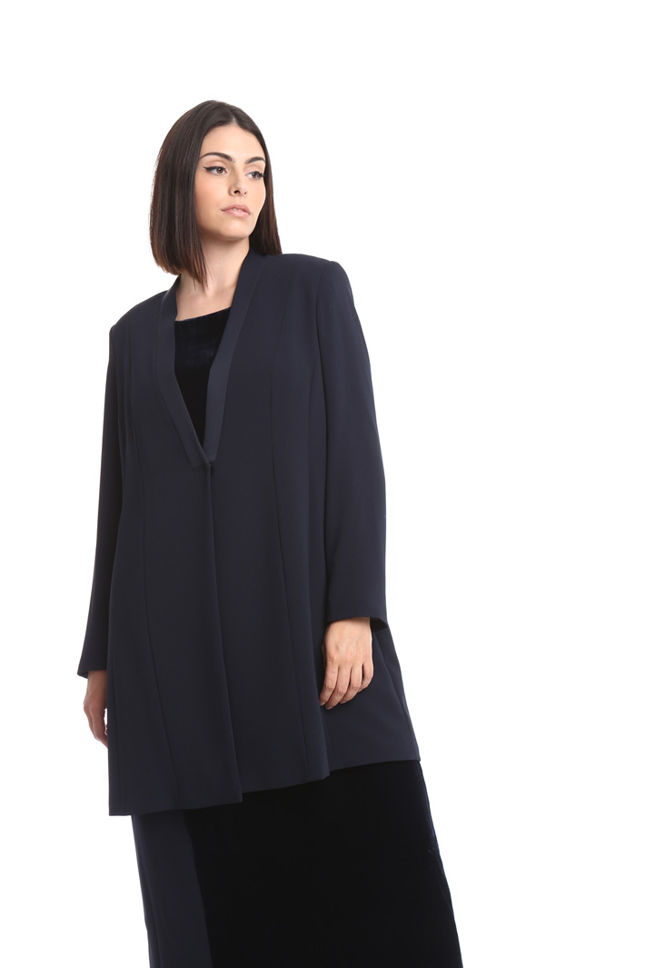 Giacca lunga in fluido crepe Diffusione Tessile Giacca lunga in fluido crepe Diffusione Tessile