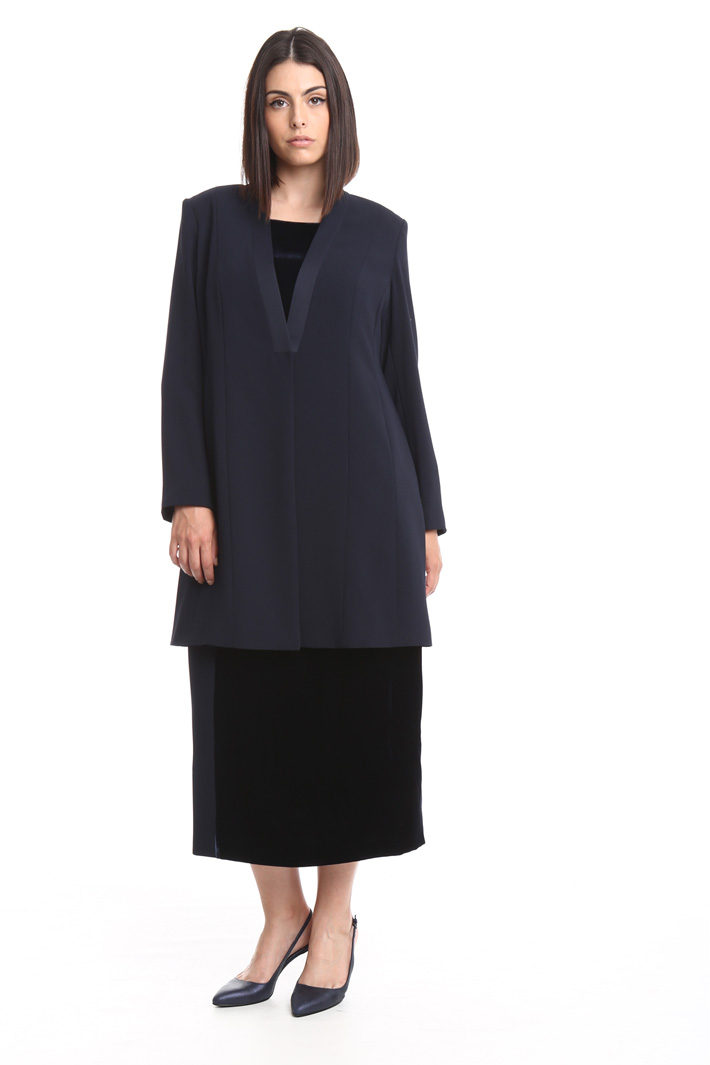 Giacca lunga in fluido crepe Diffusione Tessile Giacca lunga in fluido crepe Diffusione Tessile