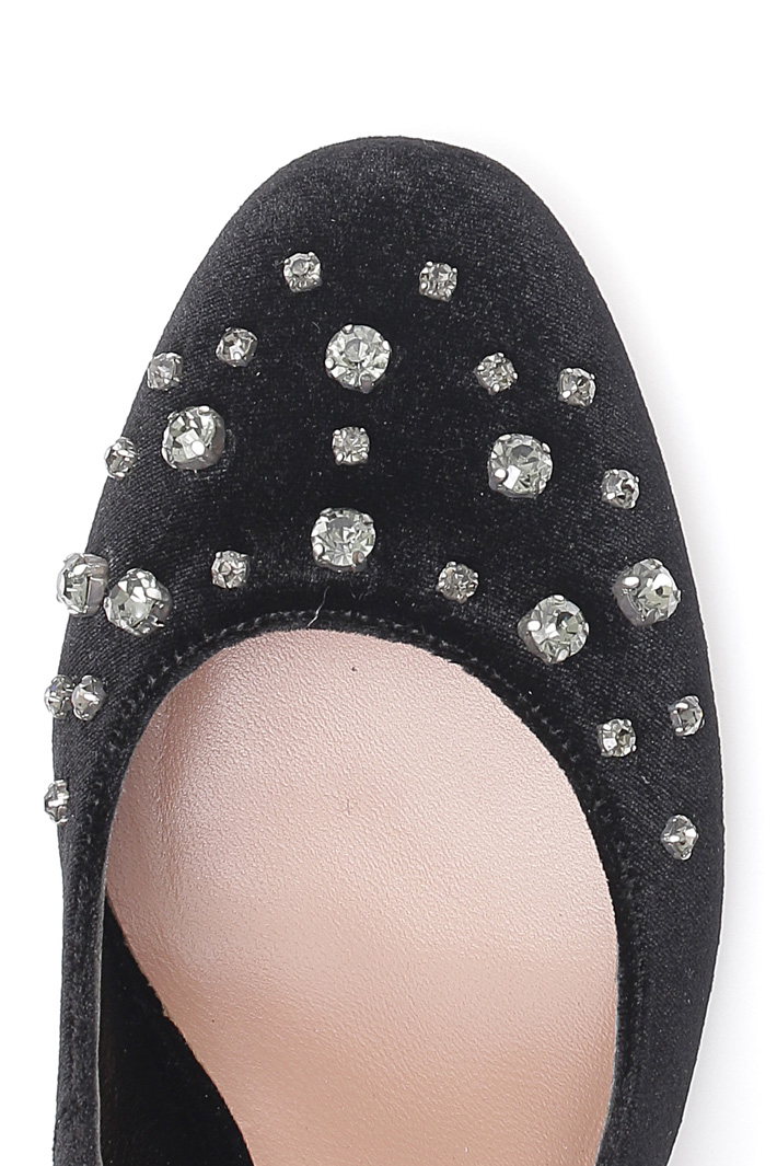 Décolleté in velluto e strass Diffusione Tessile Décolleté in velluto e strass Diffusione Tessile
