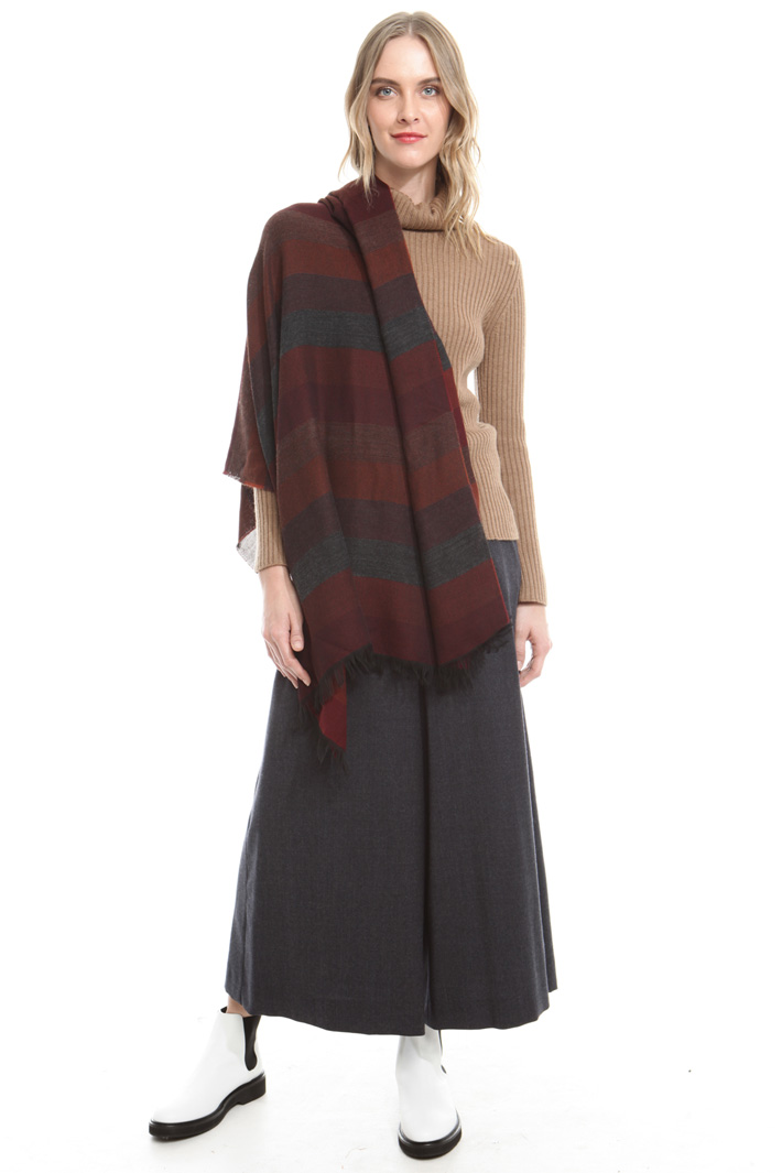 Stola leggera con fantasia Diffusione Tessile Stola leggera con fantasia Diffusione Tessile