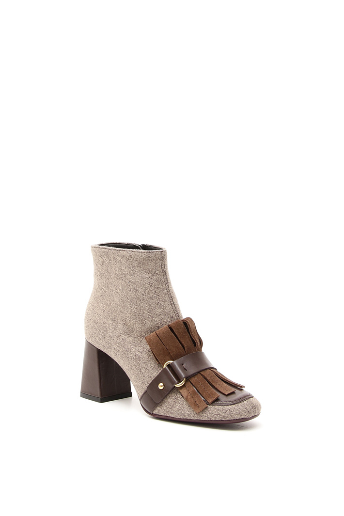 Stivaletto con frange Diffusione Tessile Stivaletto con frange Diffusione Tessile