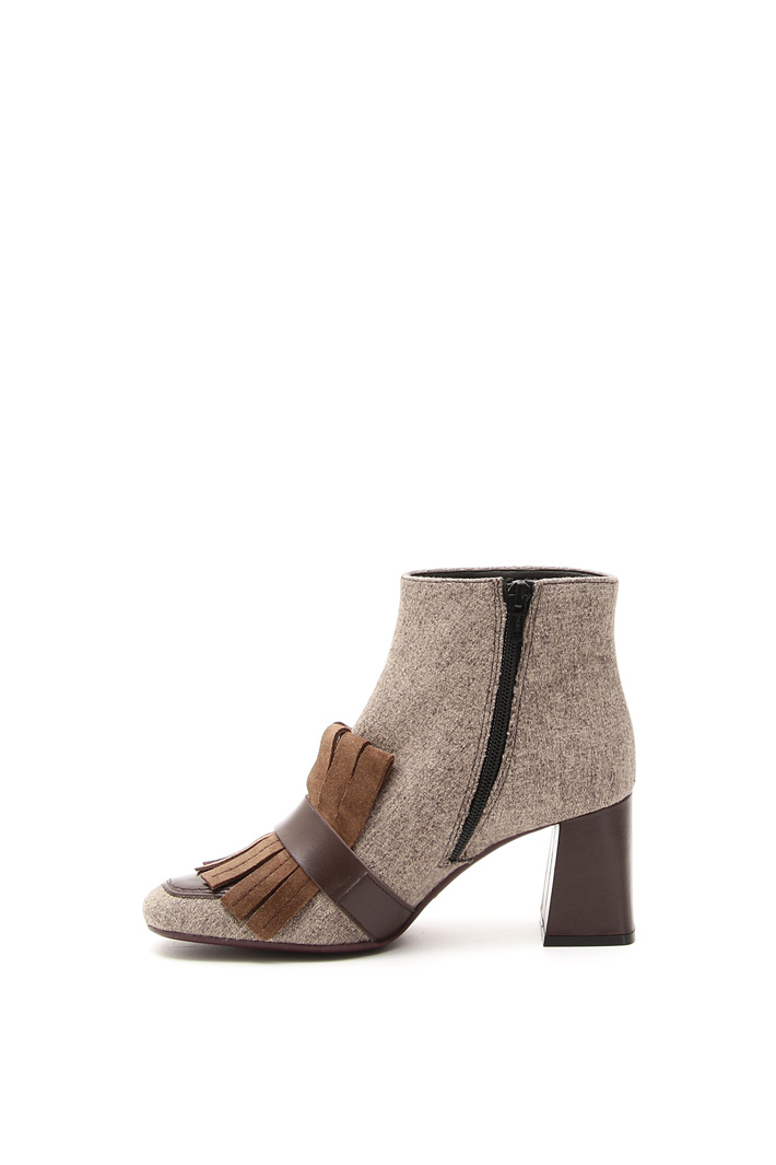 Stivaletto con frange Diffusione Tessile Stivaletto con frange Diffusione Tessile