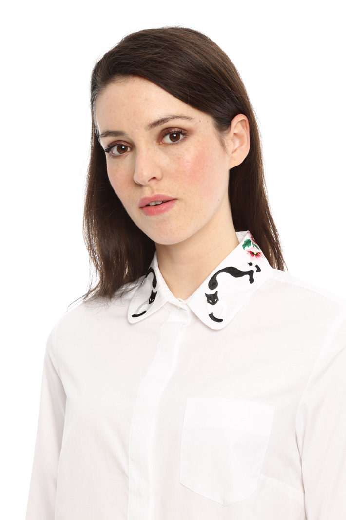 Camicia con colletto ricamato Diffusione Tessile Camicia con colletto ricamato Diffusione Tessile